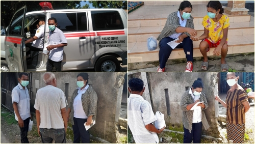 Petugas Promkes melakukan penyuluhan keliling, Petugas Epidemiologi sedang membagikan abate pada masyarakat